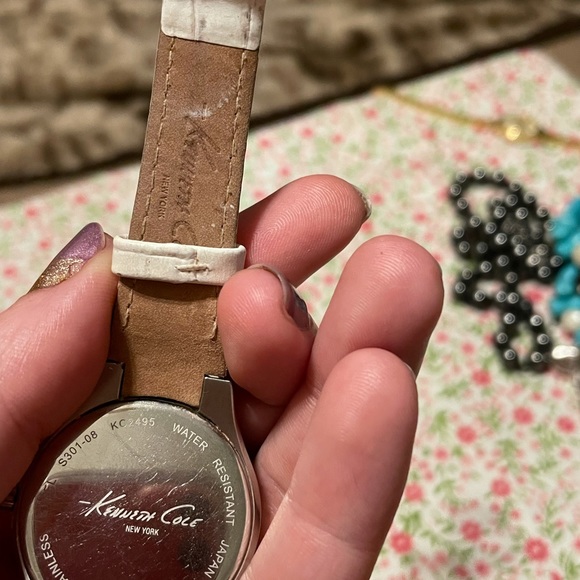 ⏰Y2K Kenneth Cole White Leather Crystal Watch - Picture 8 of 11